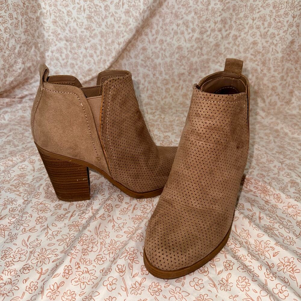 Universal Threads Booties